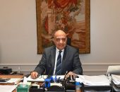 الدكتور محمود عصمت وزير الكهرباء والطاقة المتجددة يغادر إلى ناميبيا للمشاركة في أعمال القمة الافريقية العالمية للهيدروجين الأخضر