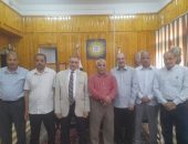 الأستاذ الدكتور حسين عبد العال أبو صغير عميد الكلية يستقبل  وفداً من كلية اللغة العربية بأسيوط