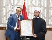 وزير الأوقاف يستقبل عميد كلية اللغة العربية بالقاهرة