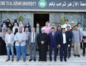 رئيس جامعة الأزهر يلتقي بالوافدين الجدد من سنغافورة ويحثهم على التزود بالعلم النافع