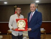 محافظ الغربية يستقبل البطل أحمد الجندي ابن المحافظة بطل ذهبية باريس 2024