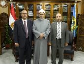 رئيس جامعة الأزهر يلتقي عميد كلية القرآن الكريم ويتابع جاهزية الكلية للعام الدراسي الجديد