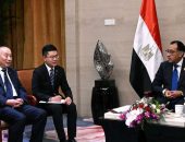 رئيس الوزراء يلتقي رئيسي شركتي ” تيدا” و ” ينخوا بيفار جروب”