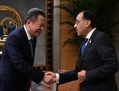 رئيس الوزراء يلتقي نائب رئيس مجلس الإدارة والمدير العام لشركة “خنان” الصينية للاستثمار