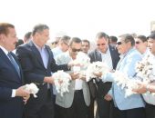 وزير الزراعة يفتتح موسم جني القطن في محافظة المنوفية بالتزامن مع احتفالات عيد الفلاح