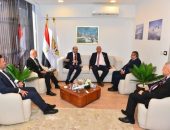 وزير  الطيران المدنى يلتقى بنائب الرئيس التنفيذى لشركة إيرباص العالميه  لتعزيز أوجه التعاون ودعم الشراكات في مجال النقل الجوى.