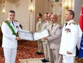 الفريق أول / عبد المجيد صقر القائد العام للقوات المسلحة وزير الدفاع والإنتاج الحربى يكرم قادة القوات المسلحة الذين أوفوا العطاء بالقوات المسلحة …
