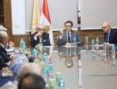 وزير الثقافة يجتمع مع أعضاء “اتحاد كتاب مصر” ويؤكد: الهدف من هذه اللقاءات وضع استراتيجية ثقافية تكون بمثابة مشروع قومي لمستقبل الثقافة في مصر