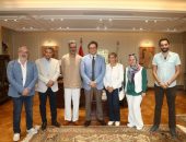 وزير الثقافة يُكرم صُناع وبطلة مونودراما “فريدة” ويُعلن عرض المسرحية بالإسكندرية