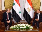 وزير الخارجية والهجرة يستقبل نظيره السوري