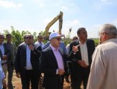 محافظ كفرالشيخ يتفقد أعمال تطهير وتكريك ترعة ري الحمودية بعاصمة المحافظة