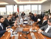 وزير الإسكان يتابع مع مسئولى شركة “سيتى إيدج” معدلات تسويق بعض مشروعات هيئة المجتمعات العمرانية الجديدة
