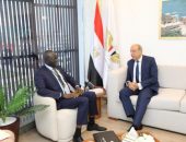 لقاء وزير الطيران المدني مع وزير النقل بجنوب السودان ضمن فاعليات معرض مصر الدولي للطيران والفضاء ٢٠٢٤ .