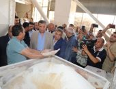 وزير الزراعة ومحافظ الدقهلية ورئيسا لجنة الزراعة بالنواب والشيوخ يتفقدون محطة انتاج البيض ومصنع الاعلاف التابعين للإصلاح الزراعي