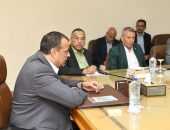” وزير الدولة للإنتاج الحربى ” يترآس إجتماعاً لرؤساء مجالس إدارات الشركات والوحدات التابعة للوزارة