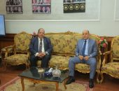 محافظ كفرالشيخ يهنئ رئيس محكمة كفرالشيخ الإبتدائية الجديد بمناسبة تولي مهام عمله
