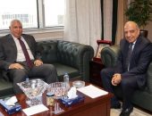 وزير الكهرباء والطاقة المتجددة يستقبل محافظ الوادي الجديد لبحث مستجدات الأعمال والتعاون لتوفير الكهرباء اللازمة للاستثمار فى نطاق المحافظة.