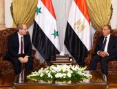 وزير الخارجية والهجرة يستقبل نظيره السوري