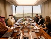 نائب وزير السياحة والآثار تلتقي بالرئيس التنفيذي للهيئة السعودية للبحر الأحمر والمدير التنفيذي للشراكات الاستراتيجية بالهيئة لبحث سبل التعاون في مجال السياحة الساحلية بالبحر الأحمر