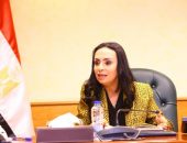 وزيرة التضامن الاجتماعي تبحث مع الرئيس التنفيذي لجهاز تنمية المشروعات المتوسطة والصغيرة ومتناهية الصغر مجالات دعم أصحاب الحرف اليدوية والتراثية
