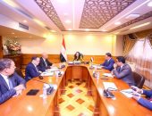 وزيرة التضامن الاجتماعي تبحث مع الرئيس التنفيذي لجهاز تنمية المشروعات المتوسطة والصغيرة ومتناهية الصغر مجالات دعم أصحاب الحرف اليدوية والتراثية