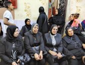 المجلس القومي للمرأة بمحافظة الشرقية يزور والدة المتوفين فى حادث قطاري الزقازيق لتقديم واجب العزاء والمساندة اللازمة