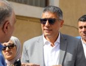 محافظ الجيزة يشهد عملية رصف شارع مدرسة يوسف الصديق بحدائق الاهرام باستخدام مواد تكنولوجية حديثة