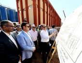 وزير الإسكان يتفقد الاستعدادات لربط المرحلة الثانية من روافع المياه ومحطة التنقية بالخط الناقل للمياه بمدينة القاهرة الجديدة