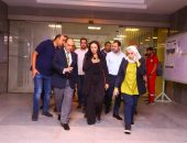 وزيرة التضامن الاجتماعي تزور مصابي حادث تصادم قطاري الشرقية بمستشفى جامعة الزقازيق والأحرار