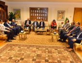 محافظ أسيوط يلتقى رئيس مجلس مدارس سنودس النيل الإنجيلى والأمين العام والوفد المرافق ويثمن جهودهم في التعليم