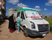 “توقيع الكشف الطبى بالمجان على ٩٩٥ مواطن خلال قافلة طبية أطلقتها الصحة بعزبة الألفى “