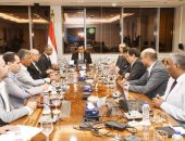 وزير الإسكان يبحث استخدام الحلول المتطورة لإدارة وتشغيل وصيانة منظومة مياه الشرب والصرف الصحى