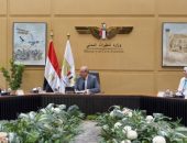 وزير الطيران المدني يلتقي بمسئولي شركة “مجموعه جيزوبا الصينيه ” التابعة لشركة China Energy  لبحث سبل التعاون المشترك في مجال الطيران المدني.