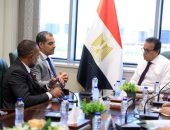 نائب رئيس مجلس الوزراء وزير الصحة والسكان يلتقي رؤساء مجلس إدارات الشركات التابعة لمجموعة «فارما جروب» لبحث تعظيم الاستثمارات في مجال توطين صناعة الدواء
