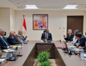نائب وزير الإسكان يعقد اجتماعاً موسعاً لمتابعة موقف التطور العمراني والمرافق والطرق بتوسعات مدينة الشيخ زايد