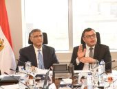 وزير الإسكان ومحافظ الجيزة يستعرضان مخطط تطوير المنطقة المحيطة بالأهرامات وآليات تنفيذه