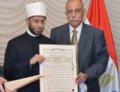 وزير الأوقاف يعقد اجتماعًا مع مؤسسة الشمرلي لبحث التعاون المشترك بشأن إصدار الطبعة الثانية من مصحف مصر