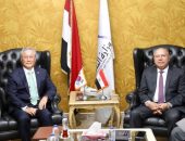 نائب رئيس مجلس الوزراء للتنمية الصناعية وزير الصناعة والنقل يبحث مع سفير كوريا الجنوبية بالقاهرة