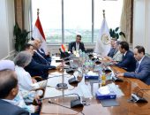 وزير التموين  والتجارة الداخلية يستقبل وفد مجلس أمناء مدينة الشروق.