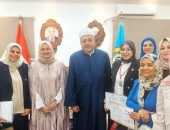 مجلس جامعة الأزهر يكرم المشاركات في برنامج صناعة القيادات النسائية المشرقة ويشكر مستشارة شيخ الأزهر لجهودها في إعداده وتنفيذه