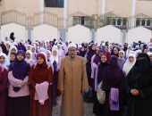 رئيس الإدارة المركزية لشئون المناطق والخدمات يتفقد مجمع معاهد مدينة نصر النموذجي في أولى أيام الدراسة.