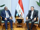 وزير التموين يلتقي سفير جمهورية الصومال الفيدرالية