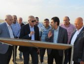 نائب رئيس “هيئة المجتمعات العمرانية”يتفقد مشروعات المرافق والطرق بالعبور الجديدة
