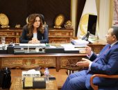 وزيرة التنمية المحلية تلتقي بنقيب أطباء أسنان القاهرة
