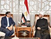 وزير الأوقاف يستقبل نقيب الصحفيين