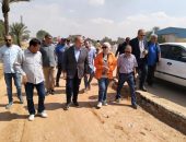 نائب محافظ الجيزة يتفقد مشروعات الرصف والتطوير بمركز أبو النمرس