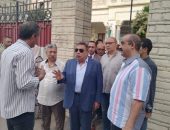 محافظ الدقهلية في جوله تفقدية للمدارس والمخابز بمدينة المنصوره لمتابعة انتظام العملية التعليمية ومتابعة العمل بالمخابز البلدية للتأكد من جودة الخبز ومستوي النظافة العامة..