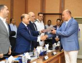 محافظ كفرالشيخ يكرم مدير إدارة تموين الرياض لتميزه في عمله