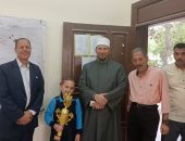 فضيلة الدكتور عبد العزيز أبو خزيمة، رئيس الإدارة المركزية لمنطقة الإسكندرية الأزهريةيتابع  انتظام العملية التعليمية بمعهدي بنين الإسكندرية الإعدادي الثانوي  ادارة وسط، والإمام الشافعي الابتدائي إدارة غرب.