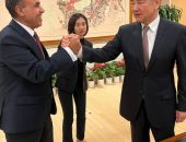 وزير الخارجية والهجرة يلتقي بنظيره الصيني
